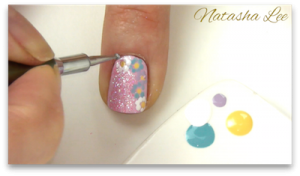 easy glitter daisy nails